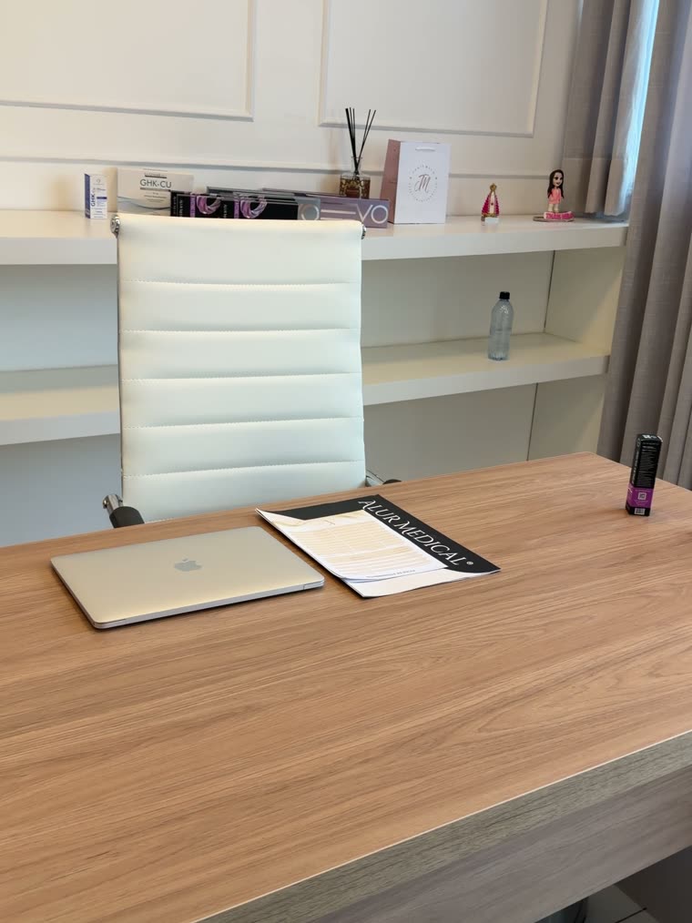 Mesa de atendimento do consultório